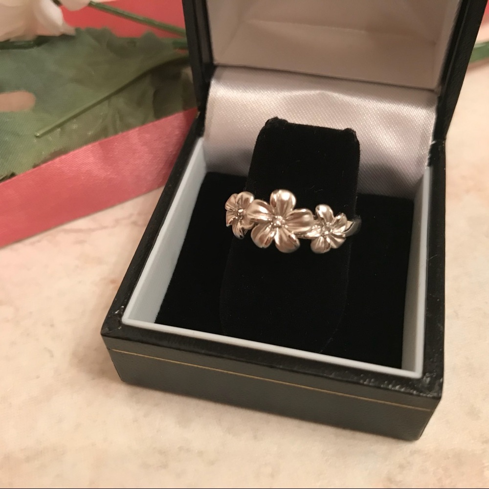 Sterling Silver flower ring Size 9